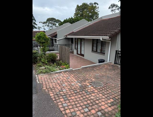 3 BEDROOM SIMPLEX FOR SALE IN COWIES HILL